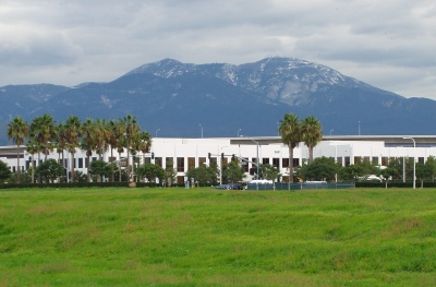 Saddleback Snow - with green grass and palm trees! (November 2004)