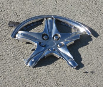 Broken 5-pointed hubcap