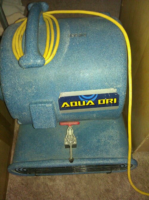 Heavy-duty fan labeled AQUA ORI.